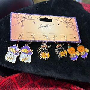 Halloween pierced earrings. A card of three pairs.​